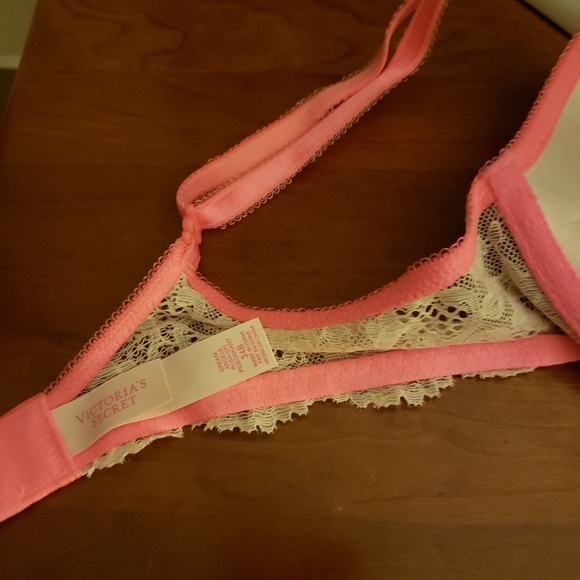 Victoria Secret Dream Angels Bra - Picture 3 of 4